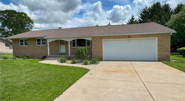 Photo of 120 Robin Hood Dr, Youngstown, OH 44511