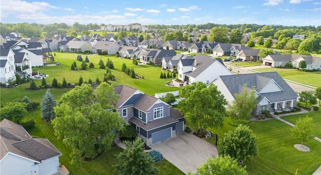 Photo of 905 Braemar Cir, North Canton, OH 44720