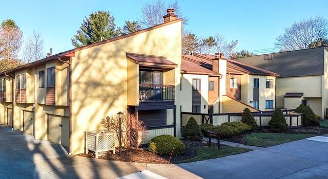 Photo of 1078 Hampton Ridge Dr, Akron, OH 44313