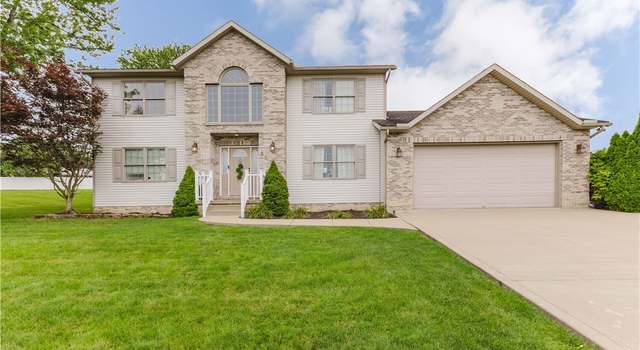 Photo of 32 Par Three Dr, Follansbee, WV 26037