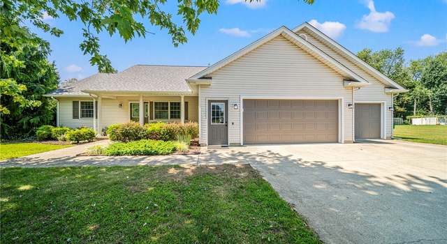 Photo of 7125 Harmony Glen Dr, Conneaut, OH 44030