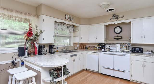 Photo of 7410 W Parkside Dr, Youngstown, OH 44512