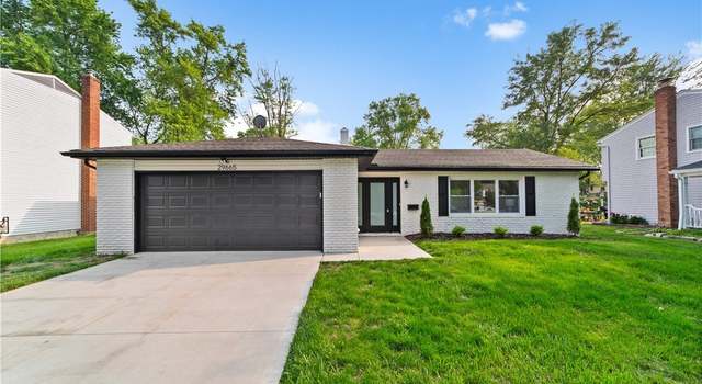 Photo of 29665 Wellington Dr, North Olmsted, OH 44070