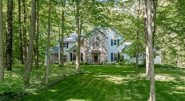 Photo of 8698 Chase Dr, Chagrin Falls, OH 44023