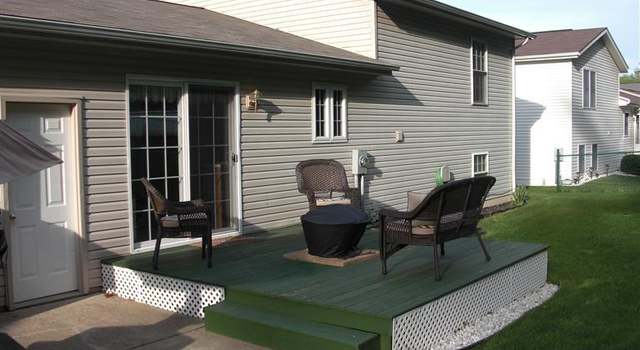 Photo of 527 Old Coach Ln, Salem, OH 44460
