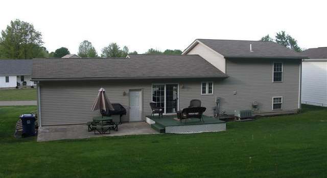 Photo of 527 Old Coach Ln, Salem, OH 44460
