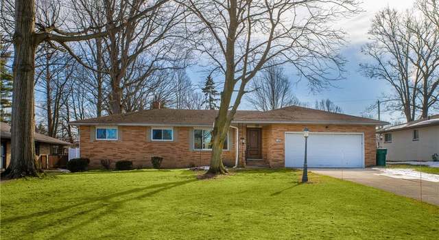 Photo of 1390 Parkview Dr, Seven Hills, OH 44131