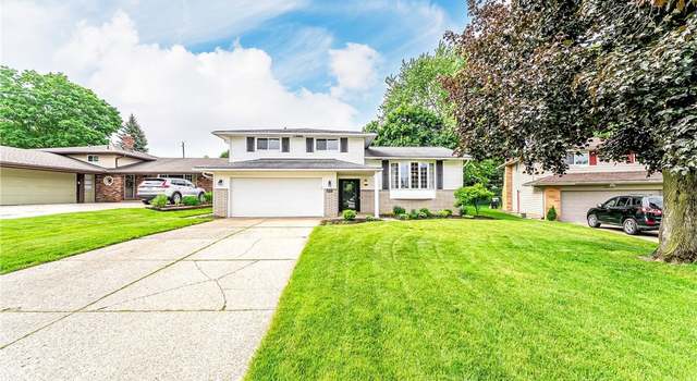 Photo of 21517 Nottingham Dr, Fairview Park, OH 44126