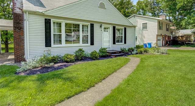 Photo of 113 Laurel Rd, Chagrin Falls, OH 44022