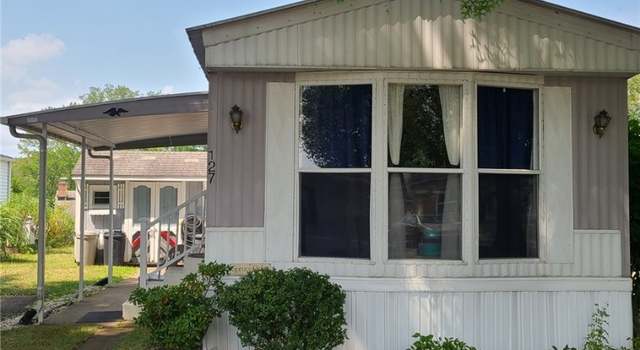 Photo of 127 Rolling Park Dr, Massillon, OH 44647