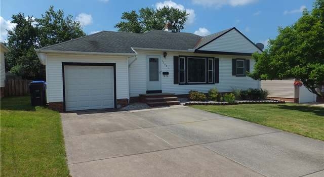 Photo of 13621 Bellbrook Dr, Brook Park, OH 44142