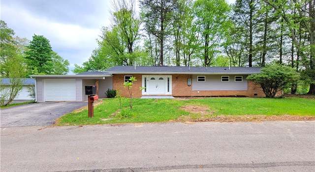 Photo of 8 Fox Hill Dr, Parkersburg, WV 26104