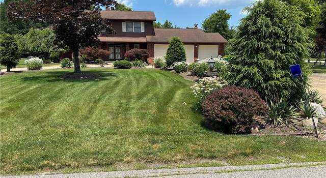 Photo of 29375 Willow Ln, Willoughby Hills, OH 44092