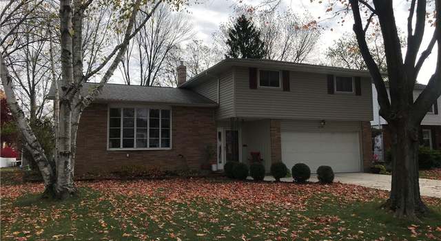 Photo of 6139 Park Ridge Dr, North Olmsted, OH 44070