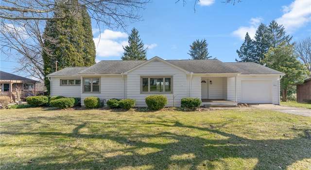 Photo of 409 Golf Dr SE, Brookfield, OH 44403