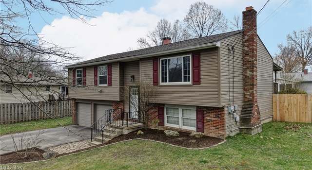 Photo of 1934 Burr Oaks Ct, Austintown, OH 44515