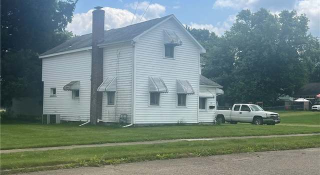 Photo of 424 Columbiana St NE, Navarre, OH 44662