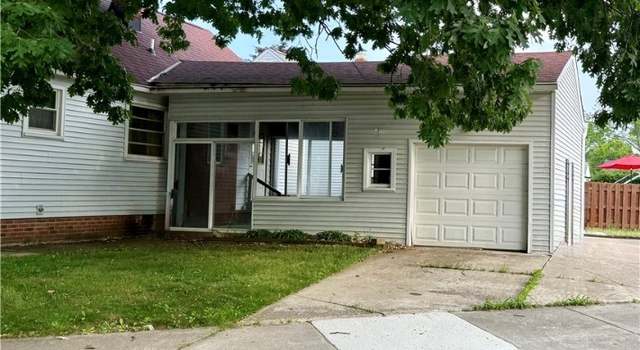 Photo of 410 Maplewood Dr, Willowick, OH 44095