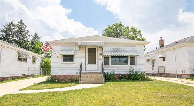 Photo of 3007 Center Dr, Parma, OH 44134