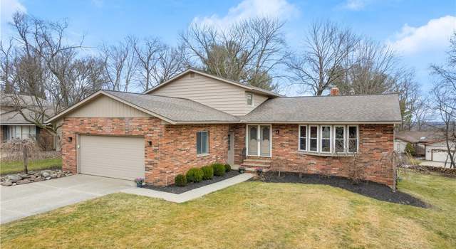 Photo of 33375 Rockford Dr, Solon, OH 44139