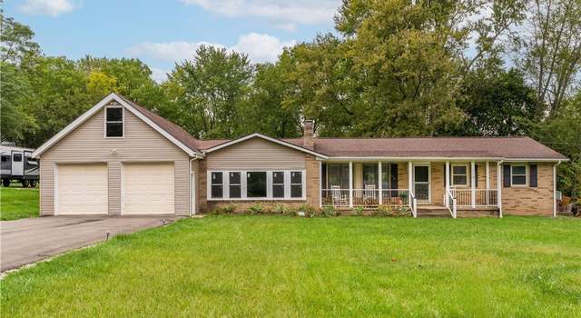 Photo of 2711 Greenbranch Rd NW, Uniontown, OH 44685