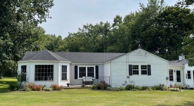 Photo of 544 Nassau St E, East Canton, OH 44730