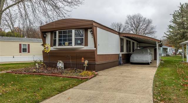 Photo of 8 Parade St, Olmsted Falls, OH 44138