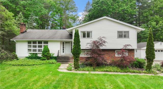 Photo of 2876 Hayes Dr, Willoughby Hills, OH 44094