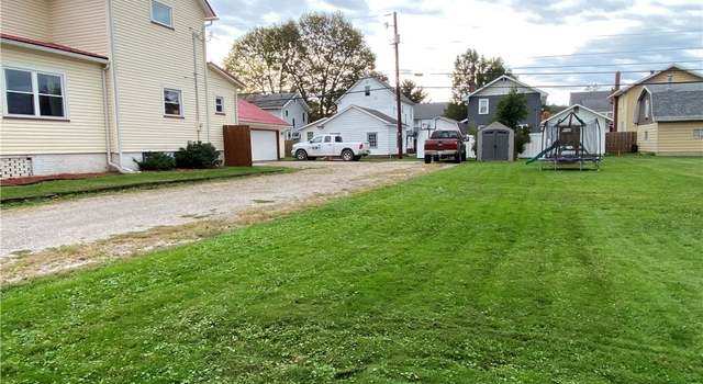 Photo of 410 Walnut St, Uhrichsville, OH 44683