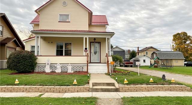 Photo of 410 Walnut St, Uhrichsville, OH 44683