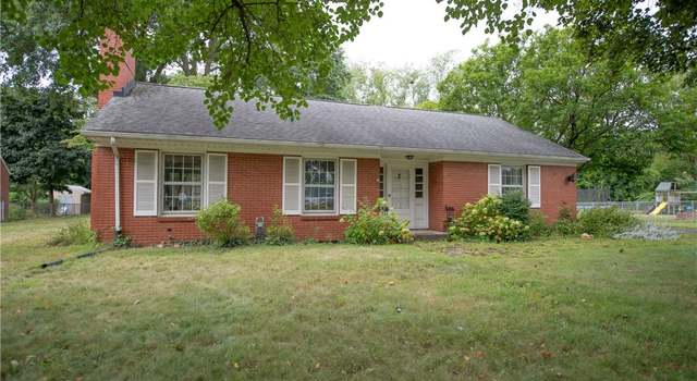 Photo of 555 Park St NW, Navarre, OH 44662