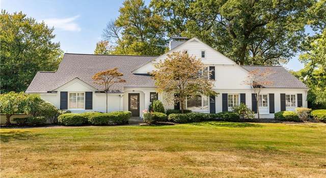 Photo of 833 S Prospect Ave, Hartville, OH 44632