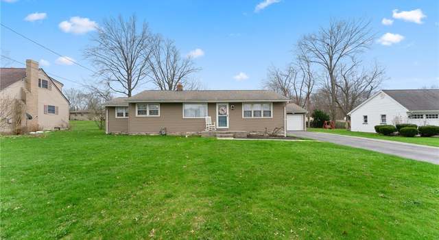 Photo of 26 Deeringwood Dr, New Middletown, OH 44442