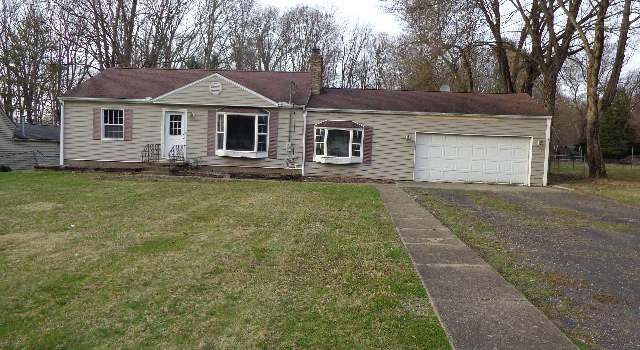Photo of 1041 Stump Rd, New Franklin, OH 44319