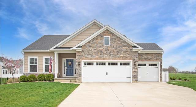 Photo of 8209 Glenmoor Ln, North Ridgeville, OH 44039