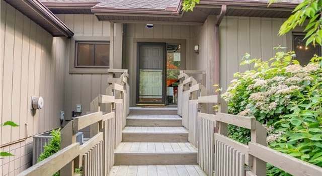 Photo of 2222 Woodbrook Trl, Cuyahoga Falls, OH 44223