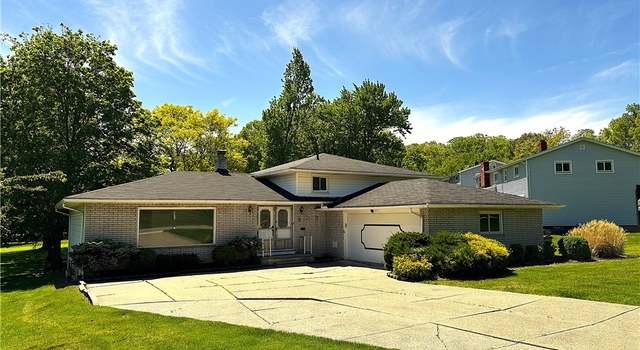 Photo of 2600 Greenlawn Dr, Seven Hills, OH 44131