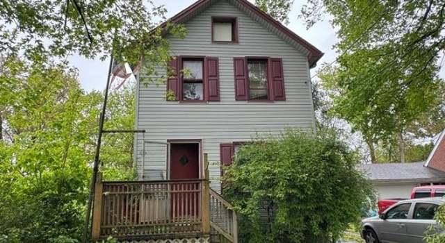 Photo of 746 Taylor St, Hubbard, OH 44425
