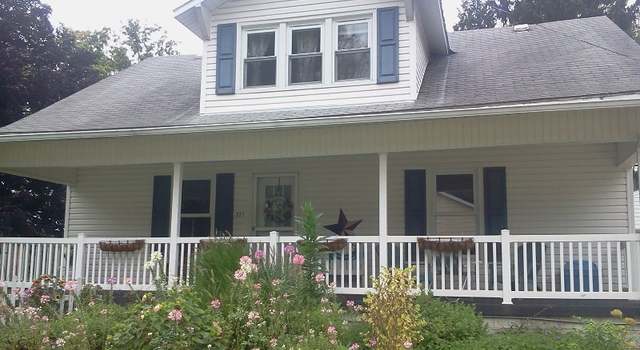 Photo of 221 E Fetter Ln, Gnadenhutten, OH 44629