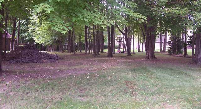Photo of 8877 Deer Trl, Niles, OH 44446