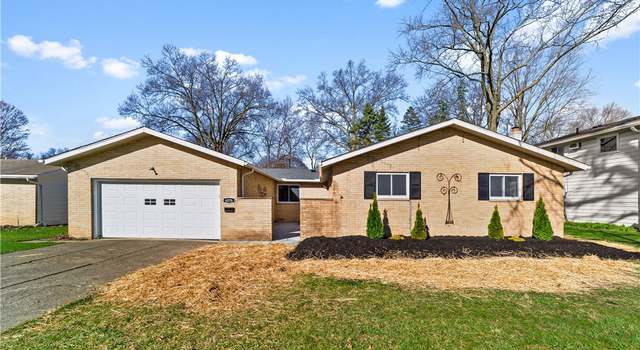 Photo of 6076 Somerset Dr, North Olmsted, OH 44070