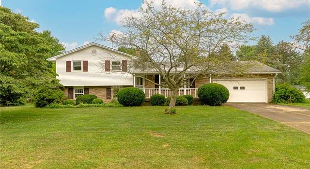 Photo of 971 Camelia St NW, Hartville, OH 44632