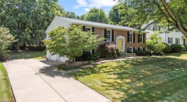 Photo of 800 Lindy Lane Ave SW, North Canton, OH 44720