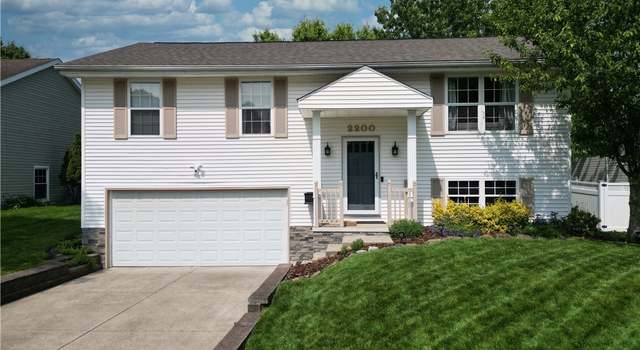 Photo of 2200 Plymouth Ln, Cuyahoga Falls, OH 44221