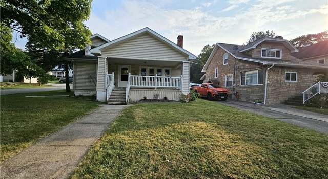 Photo of 396 W Wood St, Lowellville, OH 44436