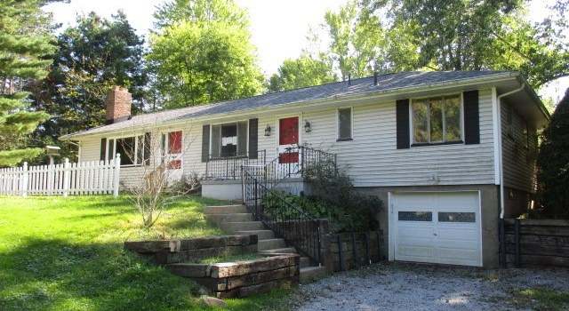 Photo of 549 E Pine Lake Rd, Salem, OH 44460