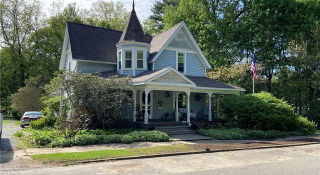 Photo of 430 Cross St SW, Newcomerstown, OH 43832