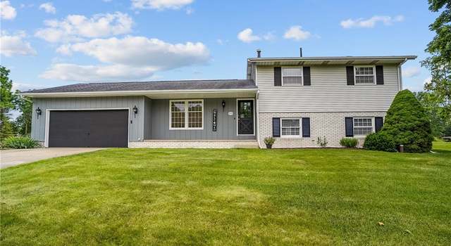 Photo of 3262 Wright Rd NW, Uniontown, OH 44685