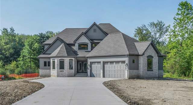 Photo of 33870 Hiram Trl, Chagrin Falls, OH 44022