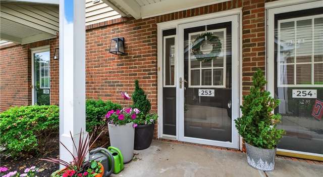 Photo of 3375 Lenox Village Dr #253, Fairlawn, OH 44333